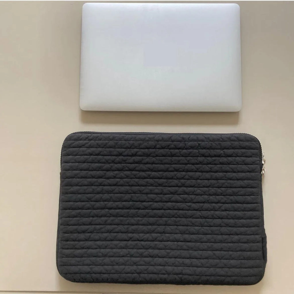 Black and white cotton clutch bag for tablets, shown in 11-inch, 13-14-inch, and 15-15.6-inch sizes with a coin pocket.
