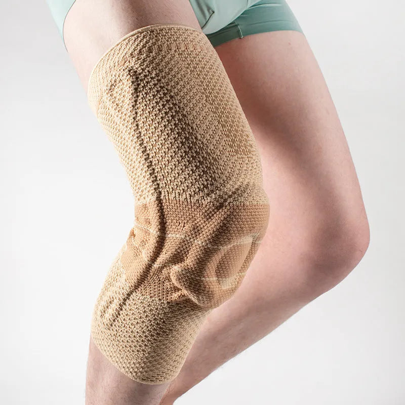 Adult sports kneecap in black and blue colours, made from nylon and spandex, for knee protection.