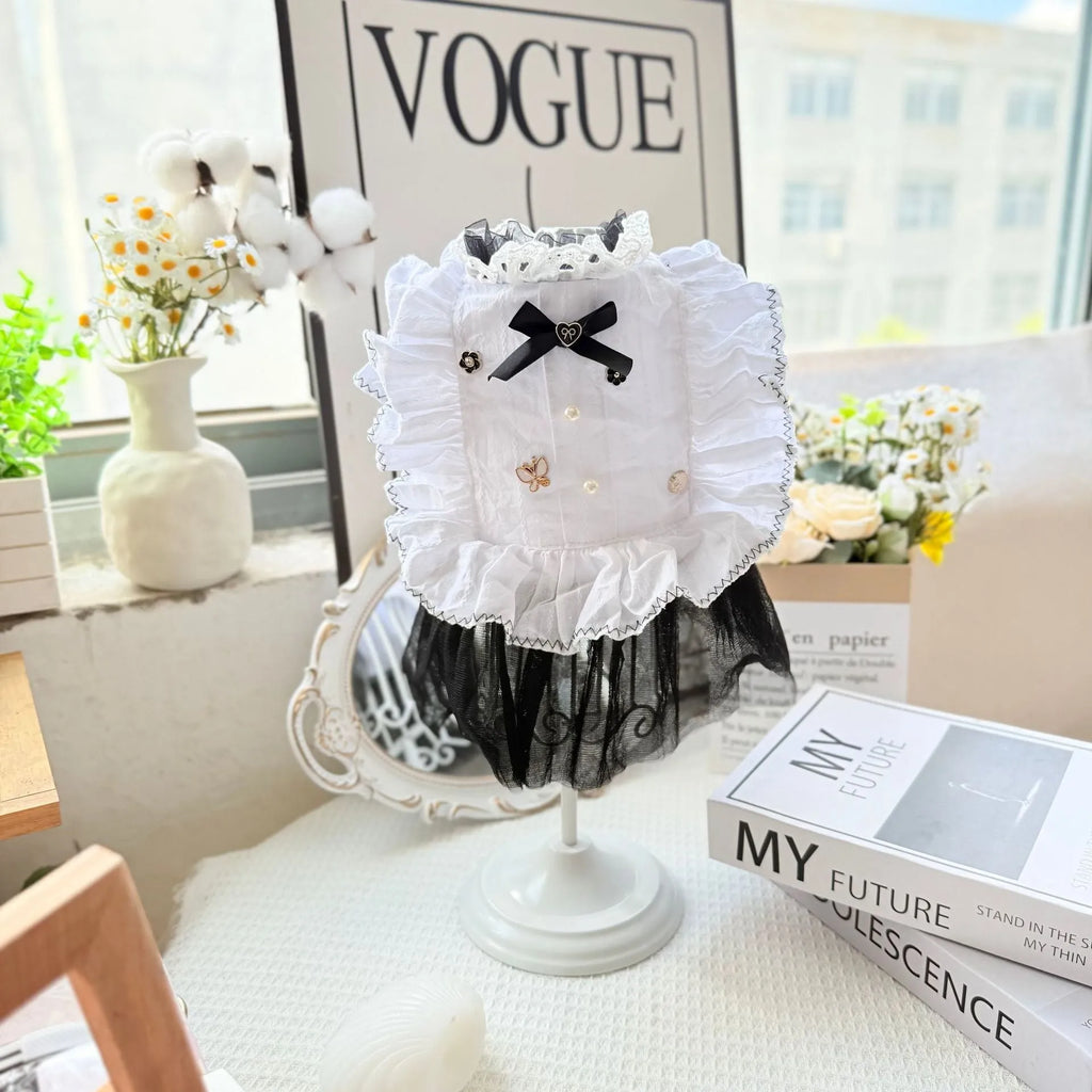 White polyester waltz gauze skirt dog clothing shown on a model, with size chart for XS to XL.