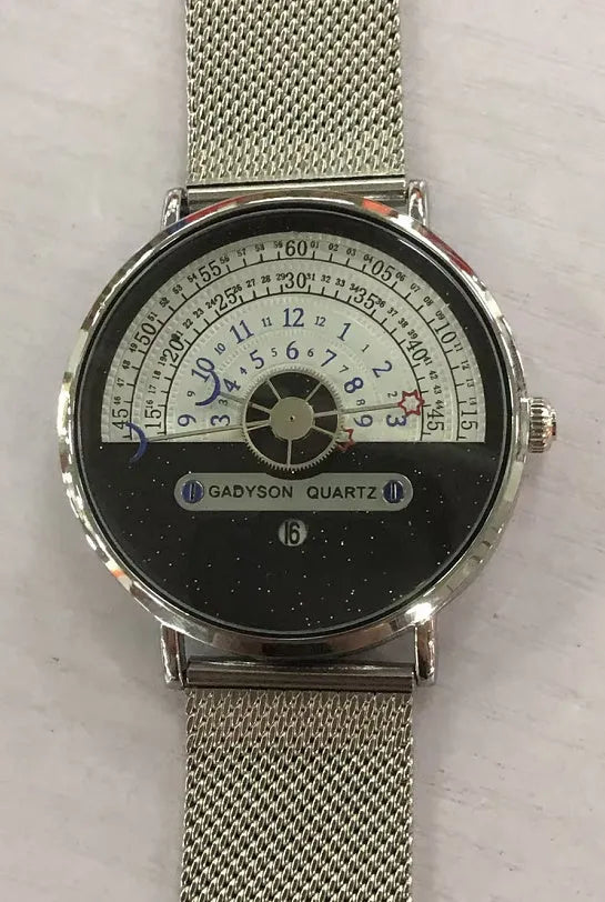 Men's gold and silver 40mm waterproof quartz fashion watch with round dial and sports design