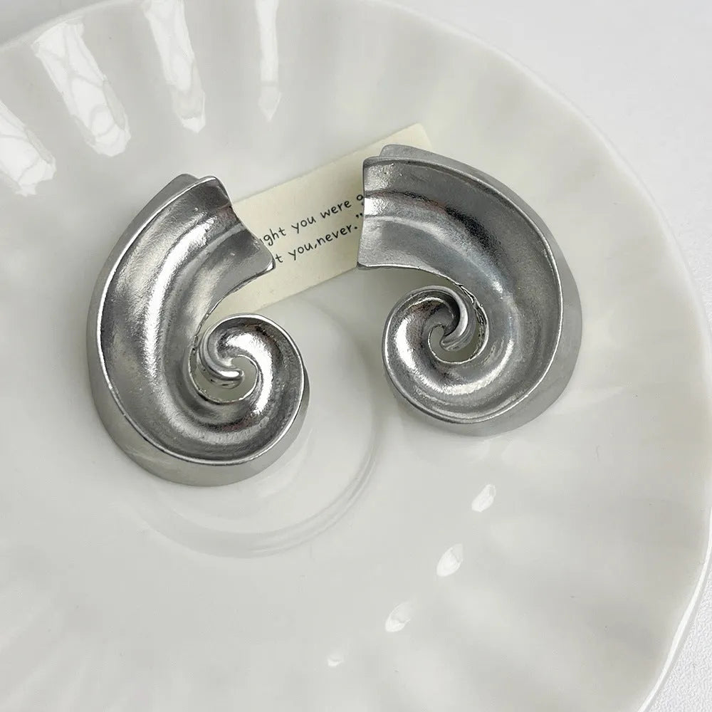 5cm geometric alloy ear studs with retro design in gold and silver colour options