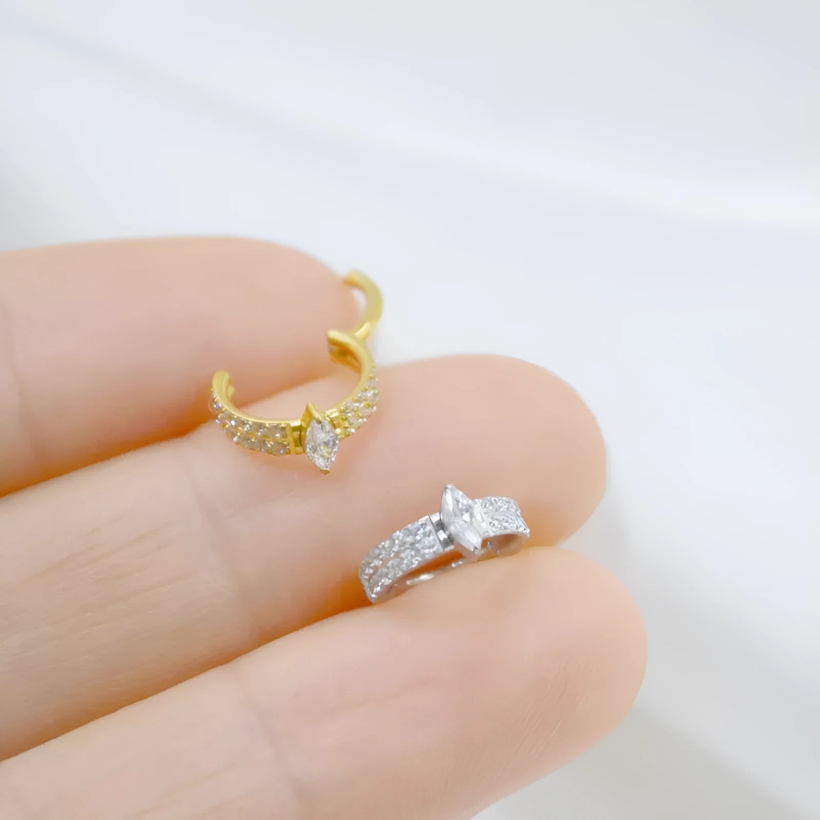Ladies heart-shaped 316 titanium steel earrings with diamond-treated zircon in silver and gold colours