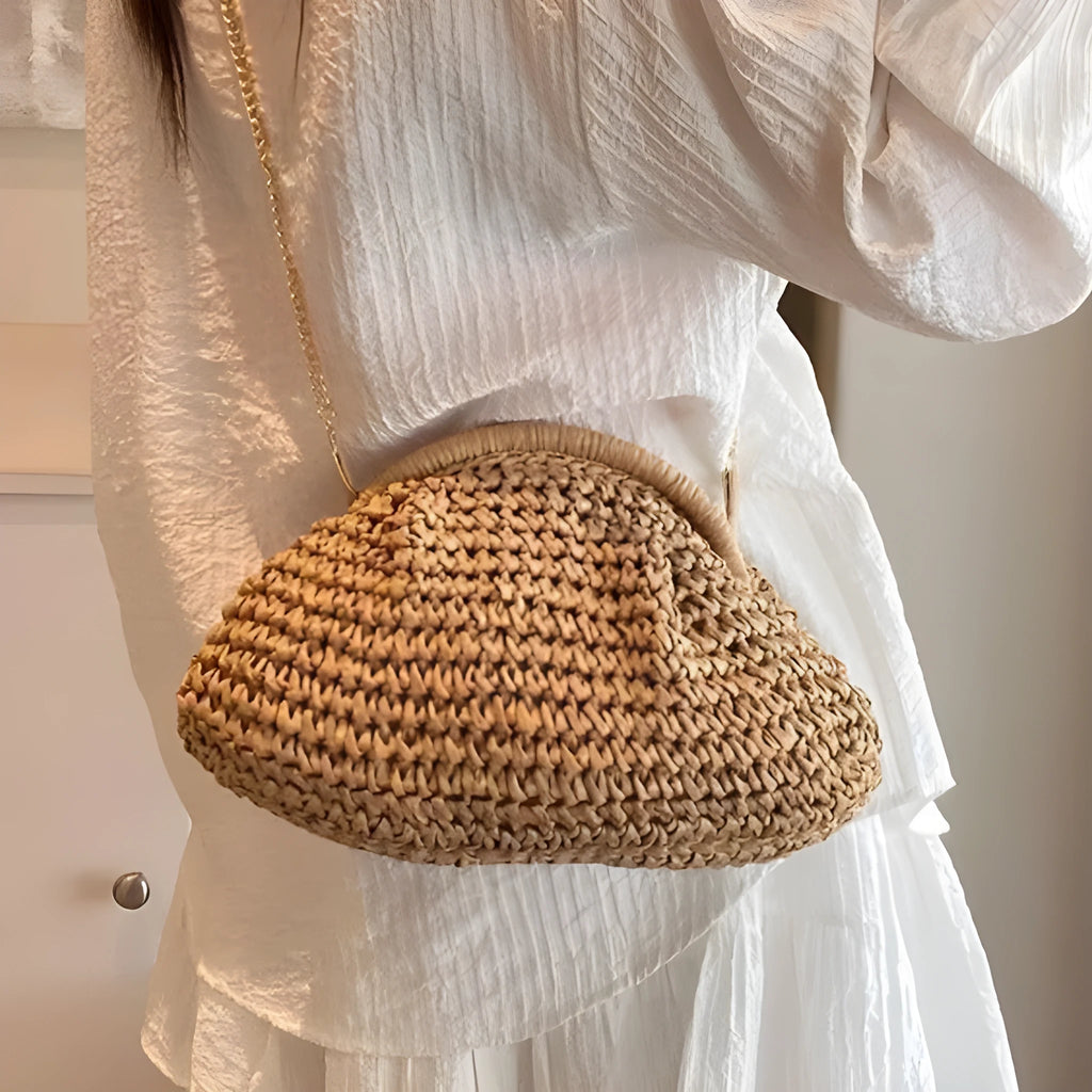 Women's straw shoulder bag with chain detail and zippered pocket in khaki colour