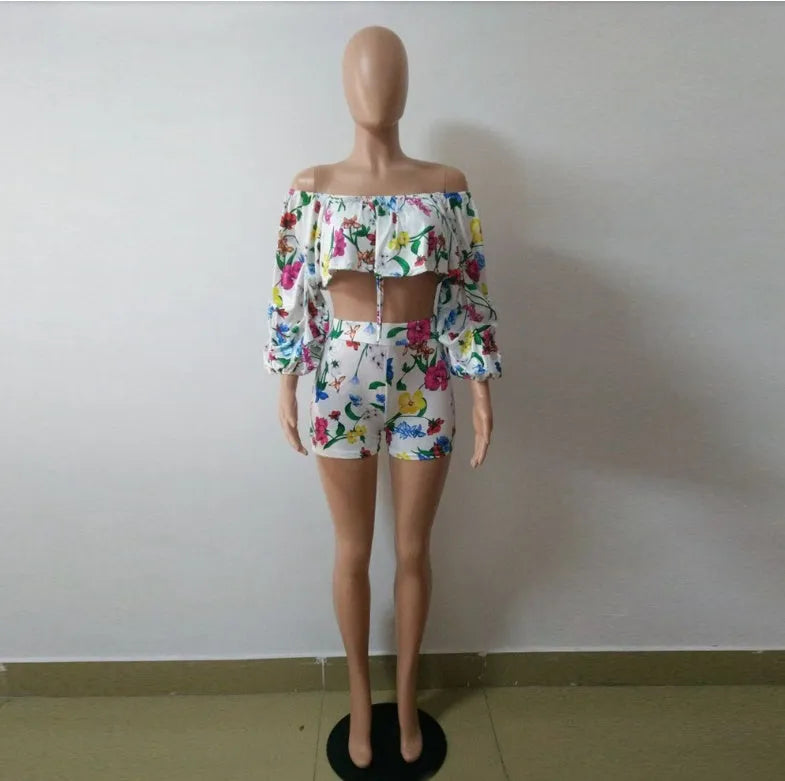 Sexy multicolour digital print two-piece set with long-sleeve pile top and matching shorts.