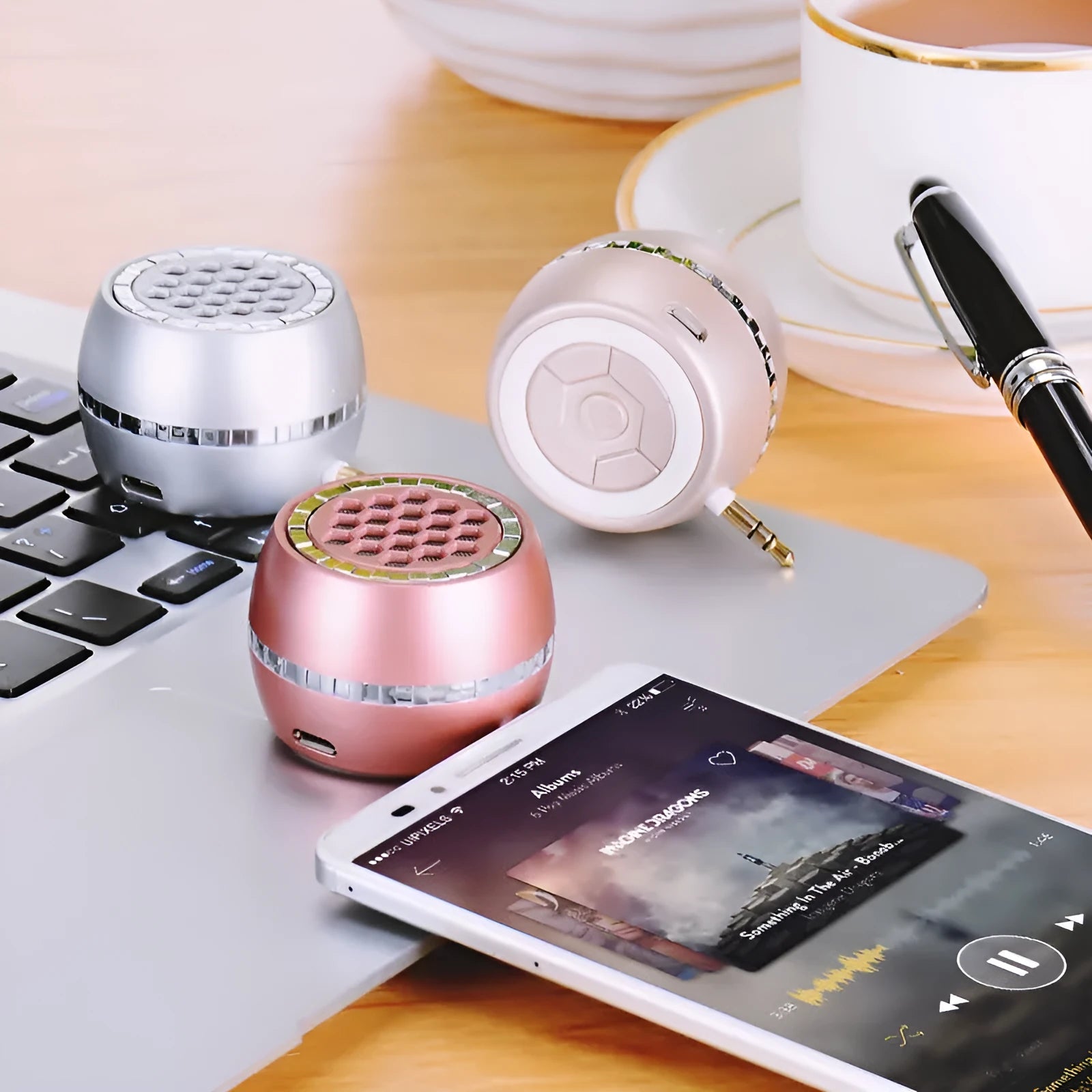 Universal external amplifier speaker box in engineering plastic with mobile charger power input