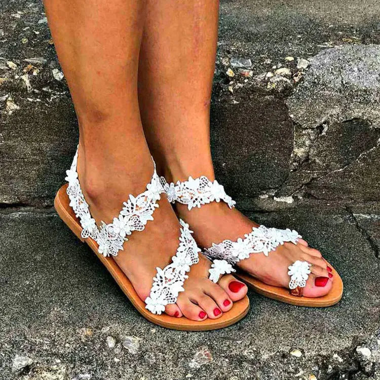 White plus size women's flat sandals with rhinestone floral decoration on PU patent leather upper
