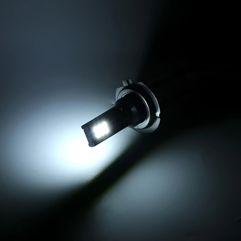 White H7 LED fog light bulb with 12 visible SMD chips for automotive use
