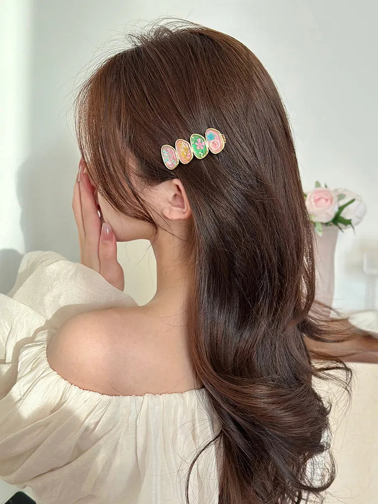 Forest Fairy side bangs hair clip for women in pink plastic and resin with Korean-style lines