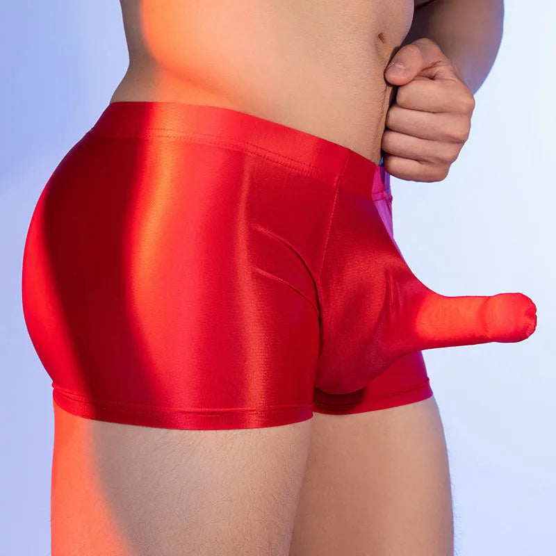 Seamless men's boxers in red with a mid-waist fit and hip-lift design