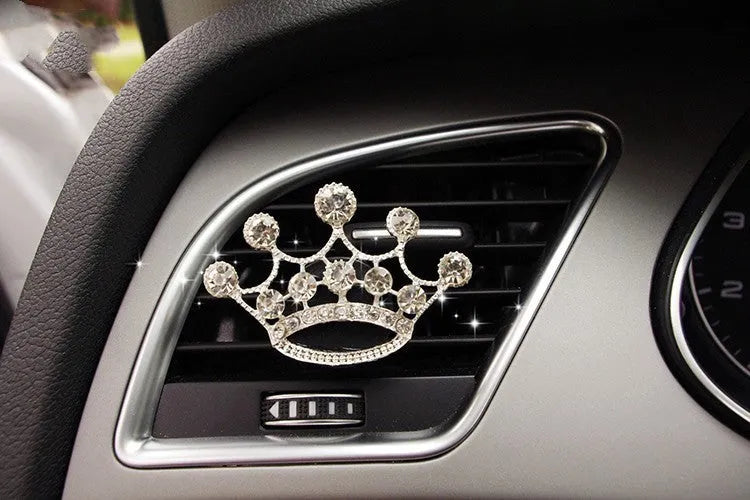 Alloy car fragrance clip with liquid perfume for air vent attachment in decorative designs