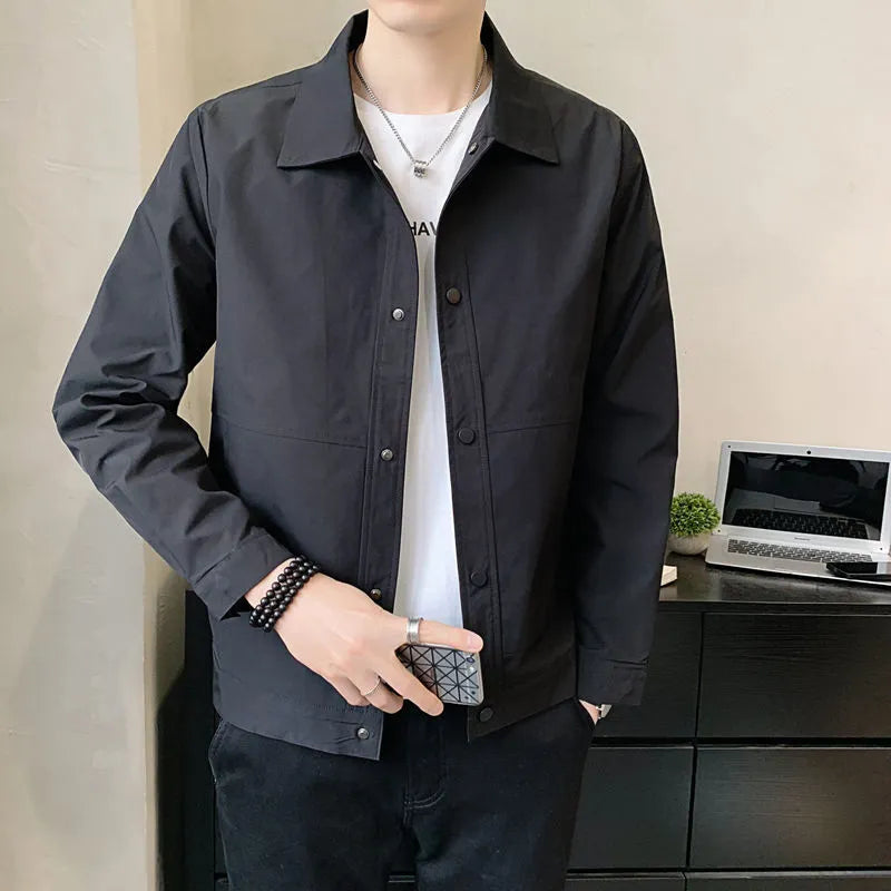 Man wearing a thin, single-layer Korean style jacket in light grey.