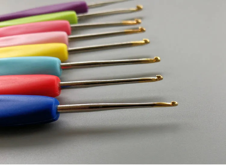 Complete set of 16 crochet hooks with thick and thin handles in storage bag
