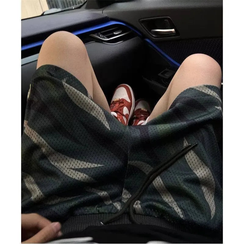 Men's camouflage-coloured cotton blend mesh shorts with a straight-leg fit