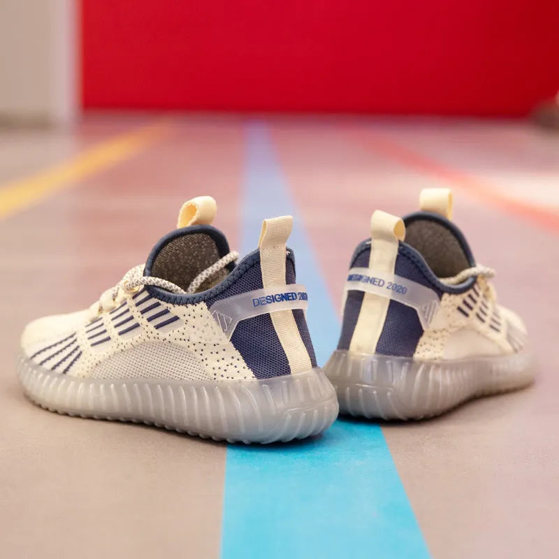 Men's white breathable flying fabric sports shoes with round toe and low-upper design.