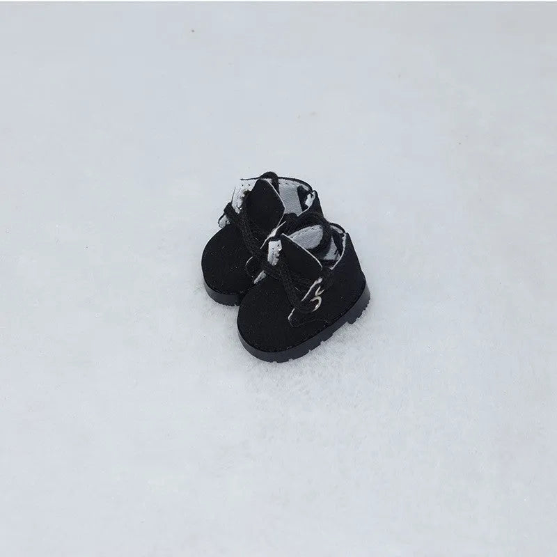 Replacement shoes for 17cm fashion dolls in various styles and colours