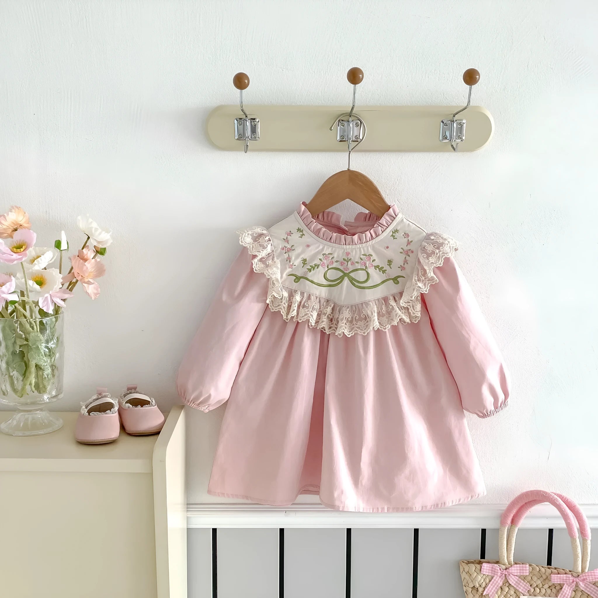 Pure cotton girls' dress in pink with lace stand collar and flower embroidery, long sleeves, princess style