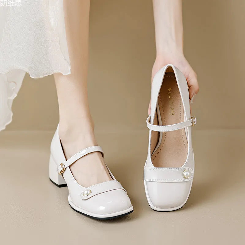Women's plus size chunky heel pumps in patent leather with square toe and buckle fastening