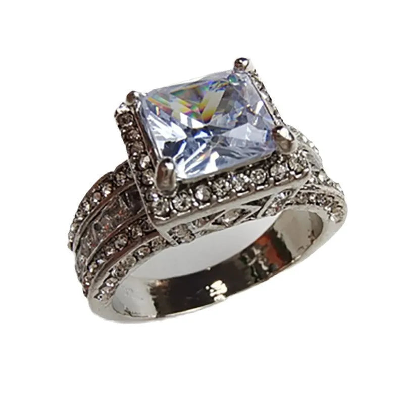 Women's geometric fashion ring in gold or white colour with electroplated alloy construction