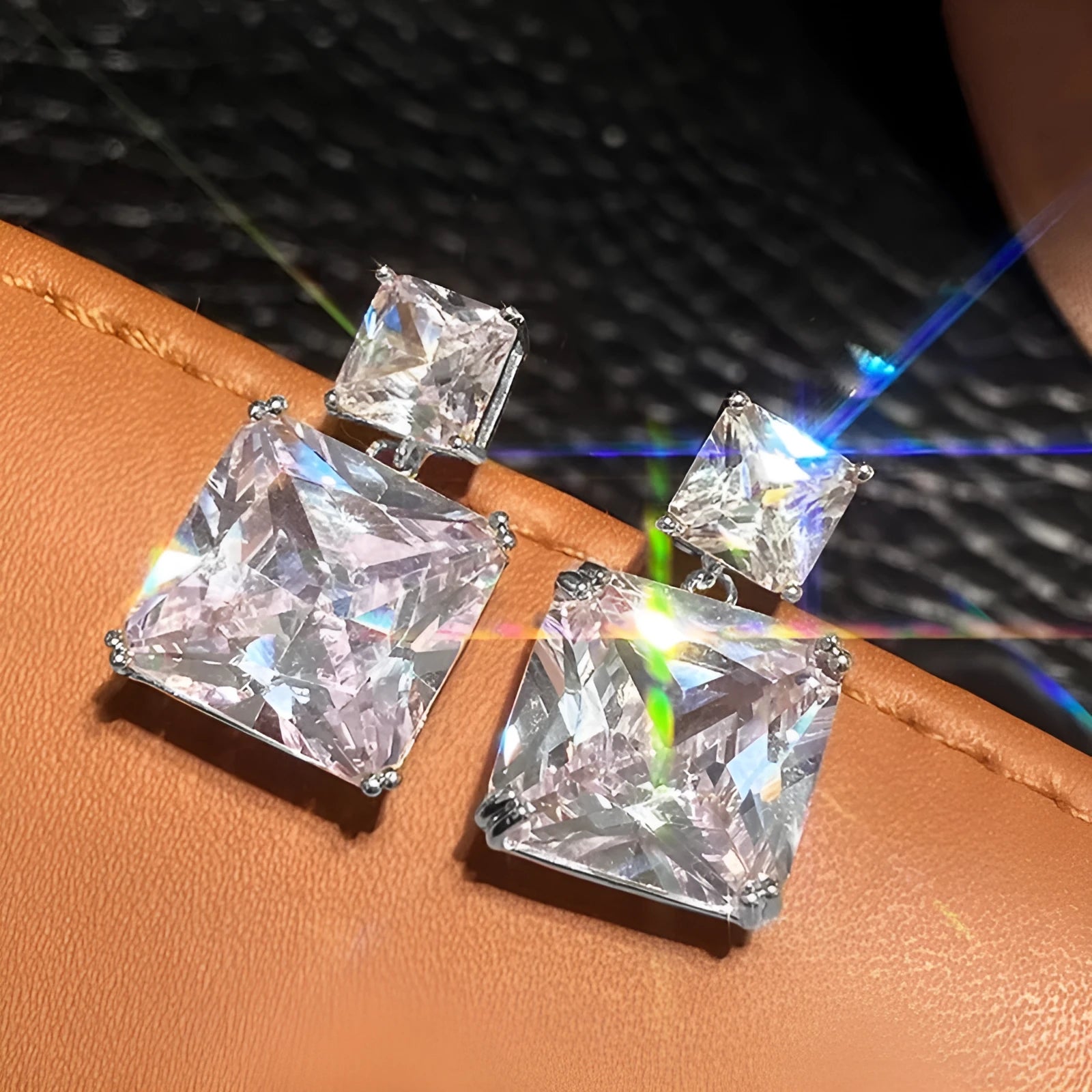 Geometric square copper earrings with quadrilateral pattern in white gold or gold finish