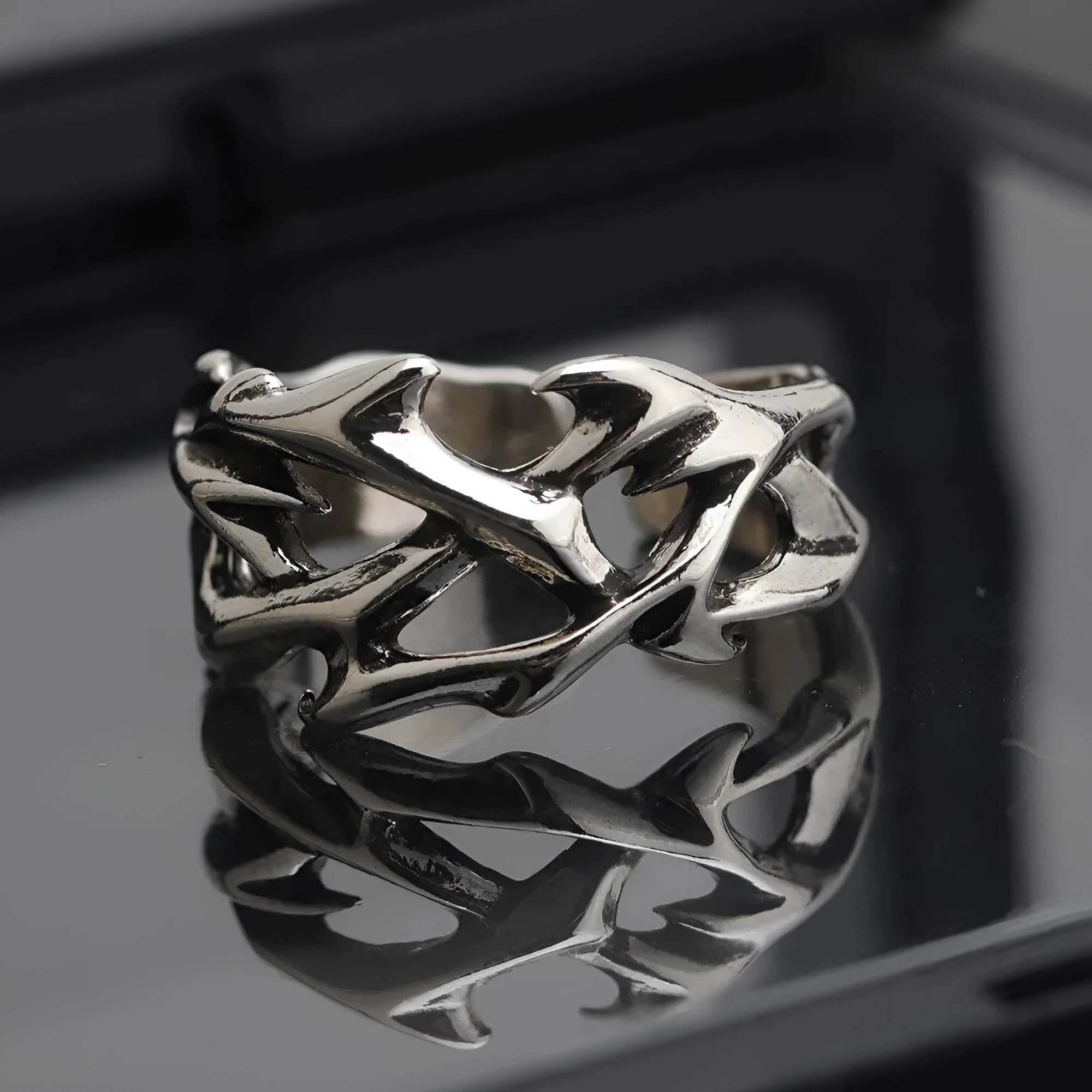 Men's adjustable copper ring featuring a geometric flower with thorn detailing in J2150 colour.