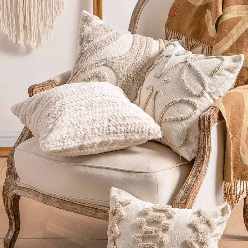Knitted cushion cover with tassel trim and printed pattern in 45x45cm size