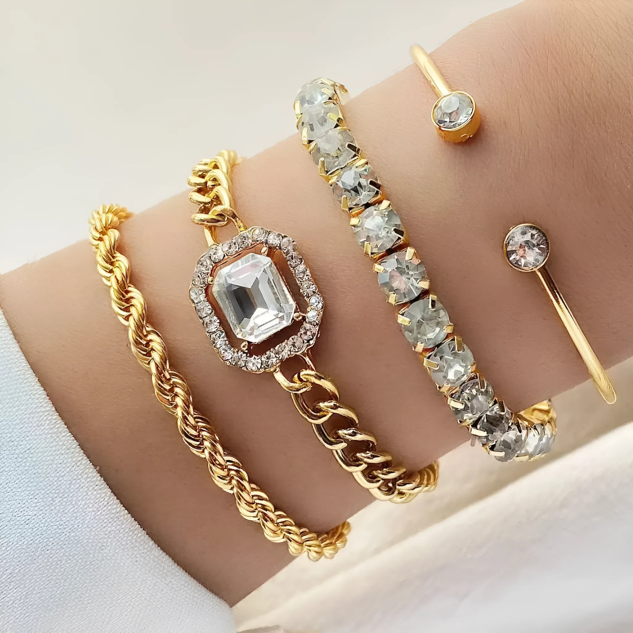 Women's four-piece alloy bracelet set with retro geometric square diamond design in gold or silver colour