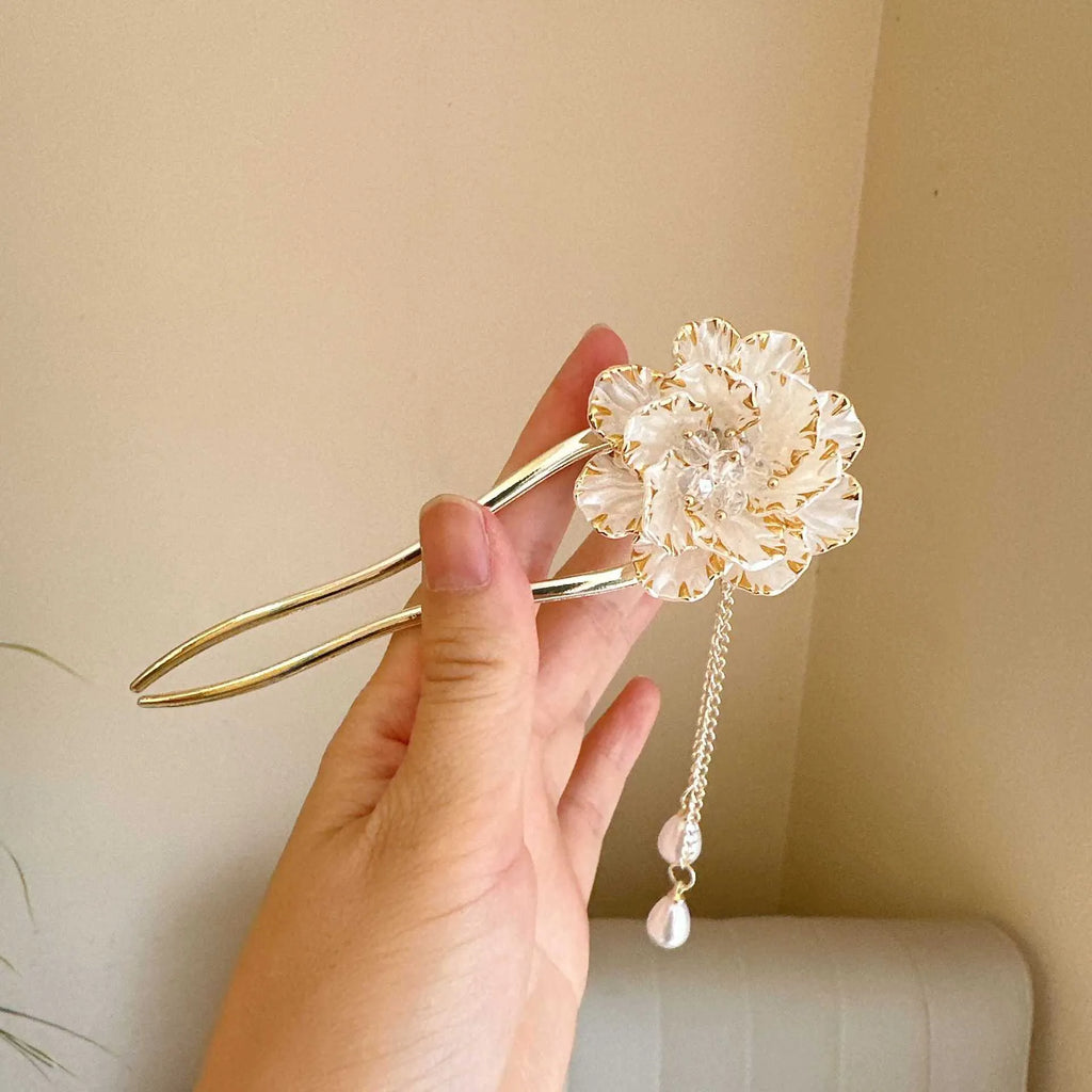 Purple and white peony flower U-shaped hairpin with tassel detailing for women's hairstyling