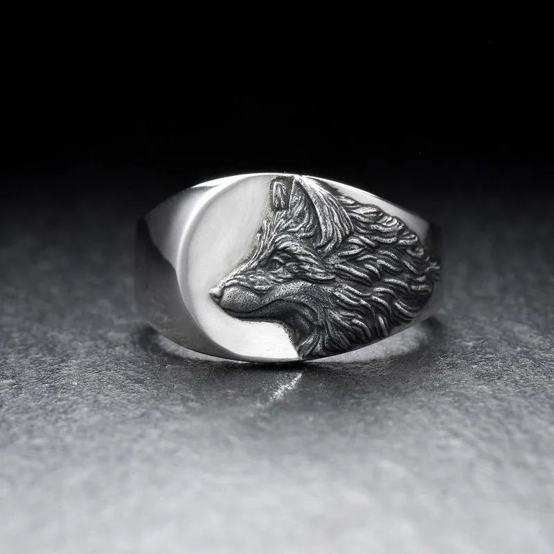 Men's silver geometric wolf head ring in retro domineering style on a grey background.