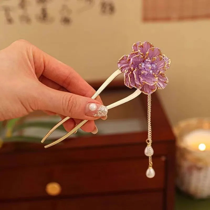 Purple and white peony flower U-shaped hairpin with tassel detailing for women's hairstyling