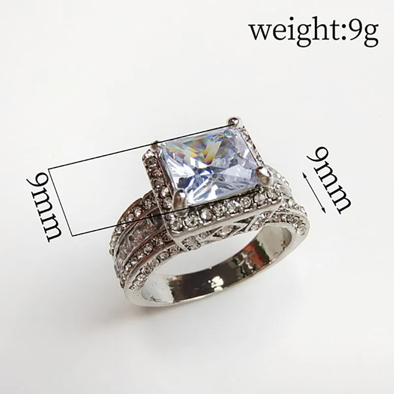 Women's geometric fashion ring in gold or white colour with electroplated alloy construction