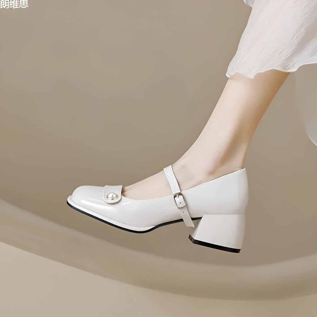 Women's plus size chunky heel pumps in patent leather with square toe and buckle fastening