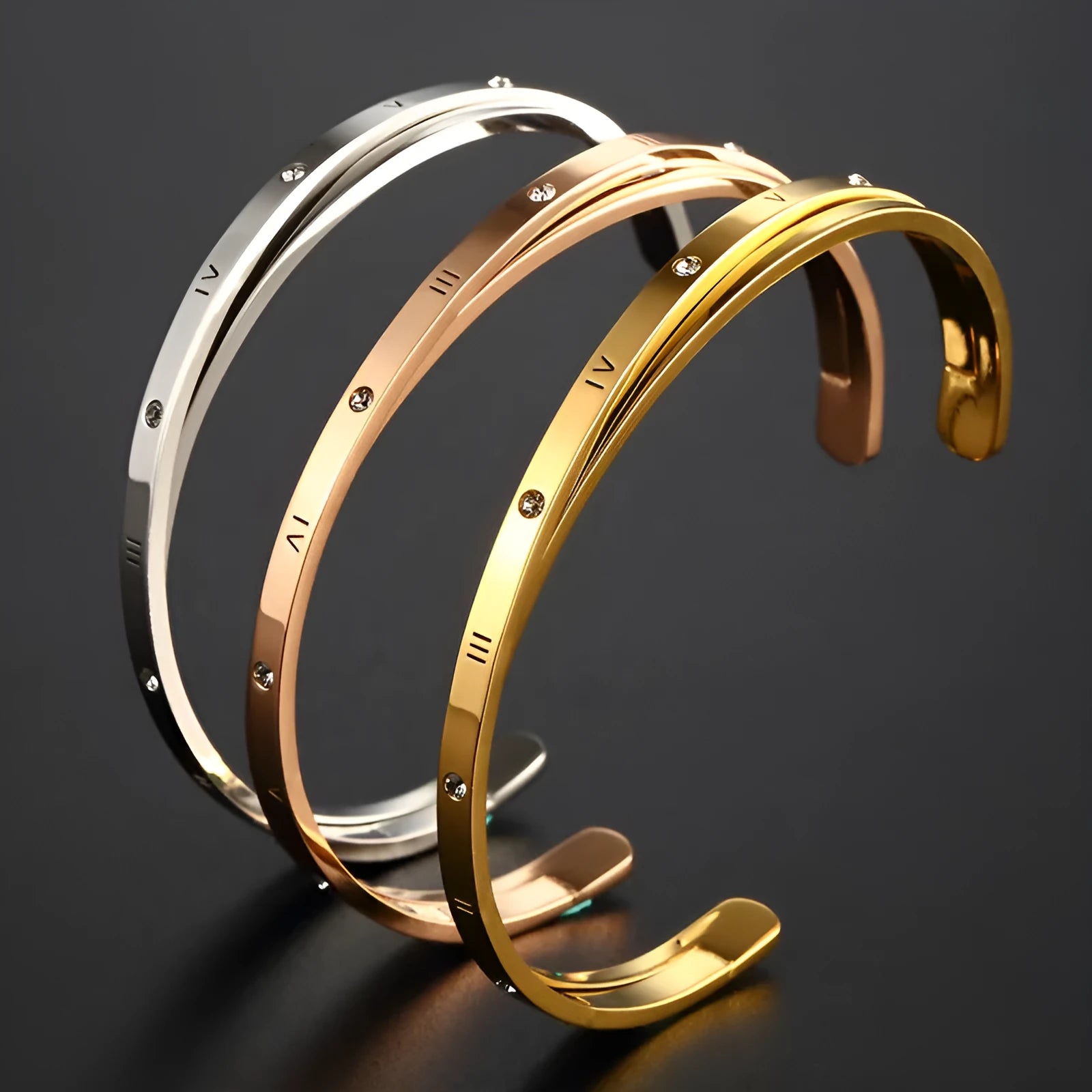 Open-ended women's bracelet with zircon stones and love heart element in rose gold finish