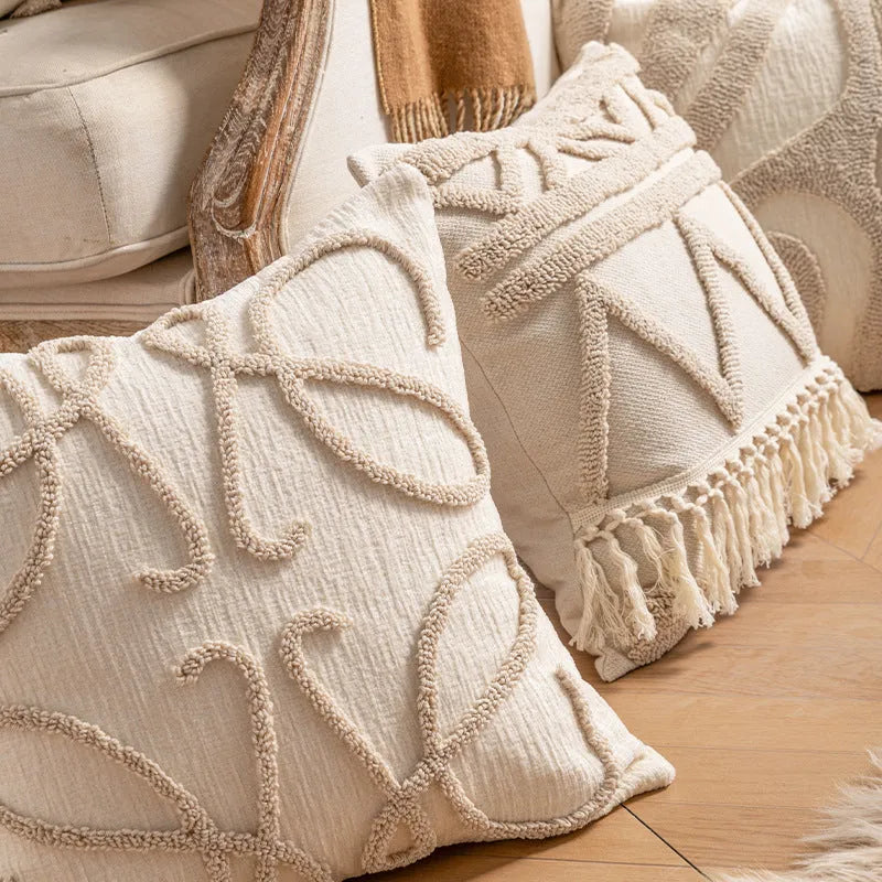 Knitted cushion cover with tassel trim and printed pattern in 45x45cm size