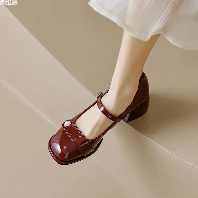 Women's plus size chunky heel pumps in patent leather with square toe and buckle fastening
