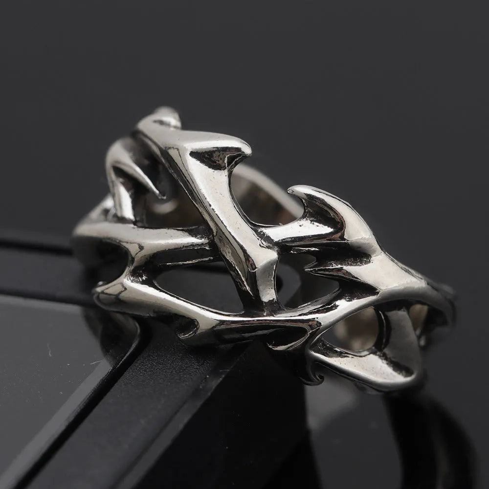 Men's adjustable copper ring featuring a geometric flower with thorn detailing in J2150 colour.