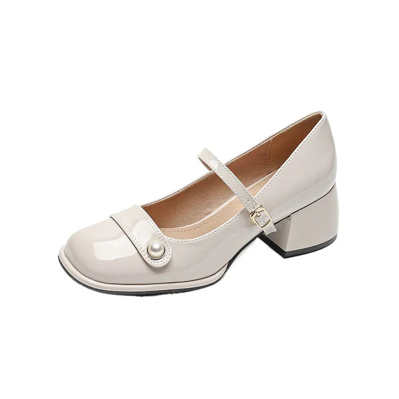 Women's plus size chunky heel pumps in patent leather with square toe and buckle fastening