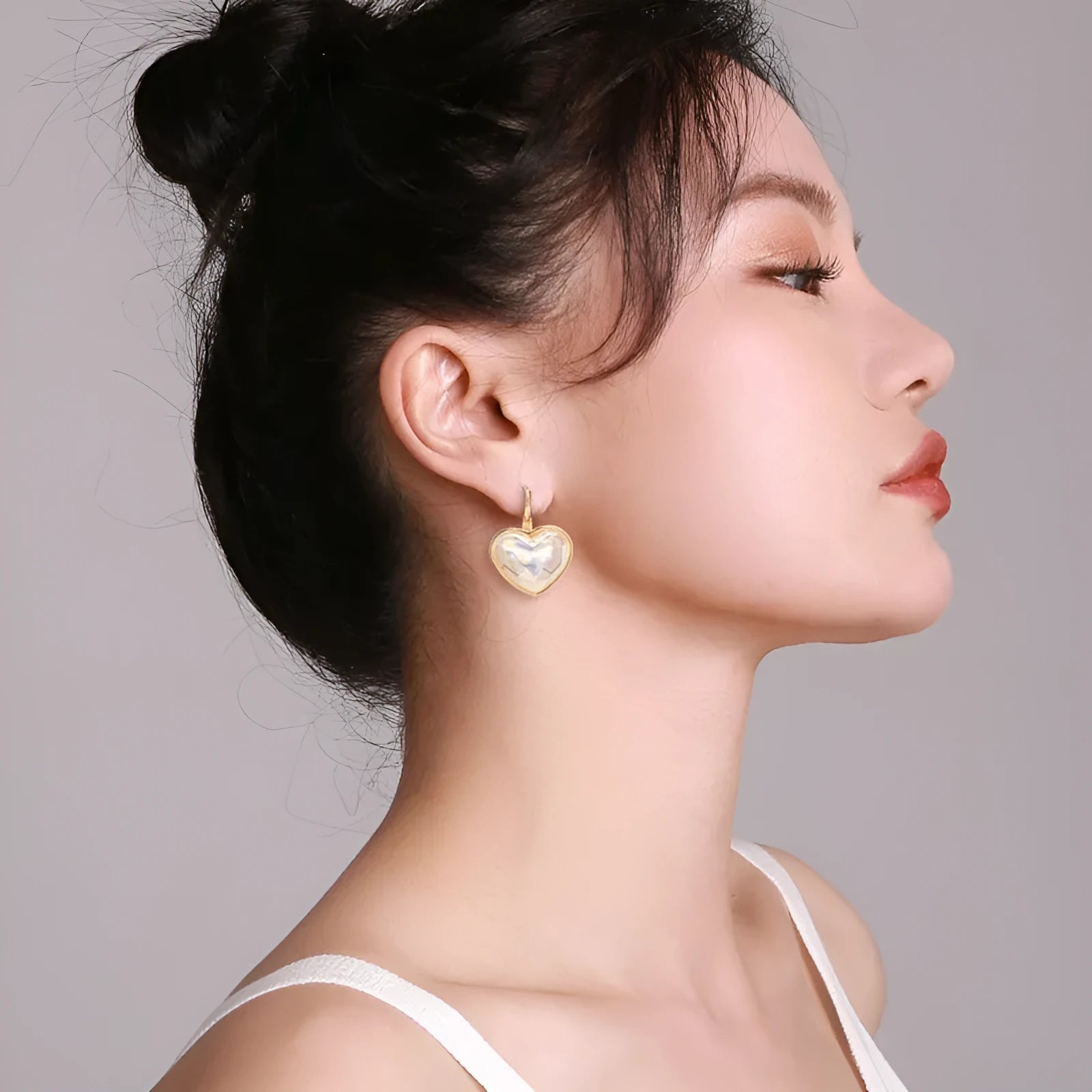 Gold-coloured alloy ear clip earrings with summer fashion design for women