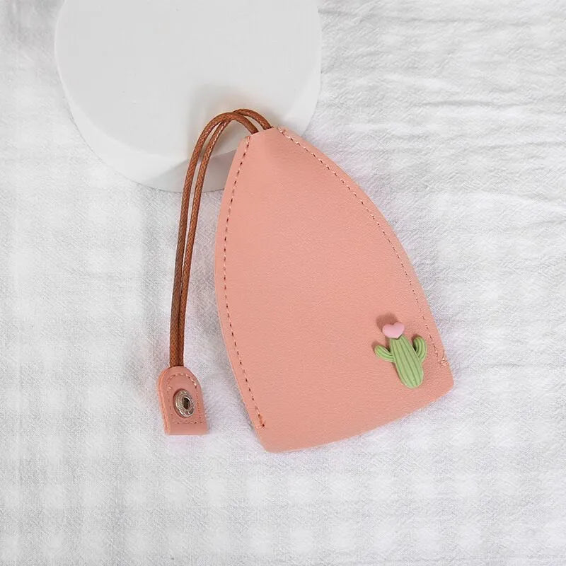 Cartoon pull-out key case in PU leather measuring 14 by 7.5 centimetres