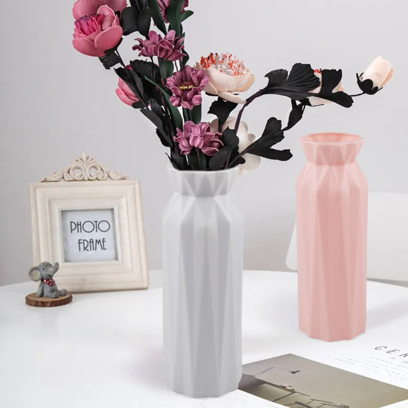 Drop-resistant melamine vase in green, grey, pink, or white with a 7.2 cm base.