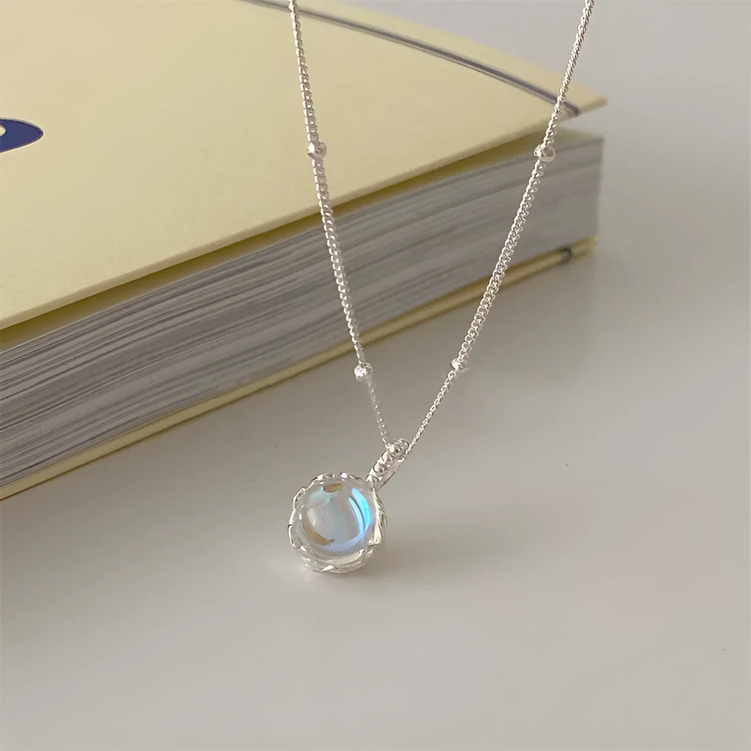 Geometric stone necklace in polished silver with adjustable curb chain