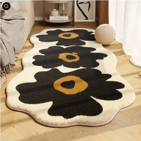 Flower shaped cashmere bedside blanket with cartoon alien design in polyester fibre