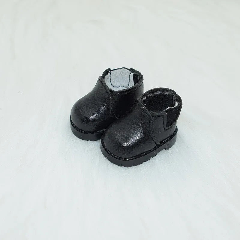 Replacement shoes for 17cm fashion dolls in various styles and colours
