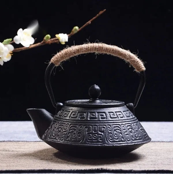 Japanese style cast iron teapot with traditional patterns and 0.9 litre capacity