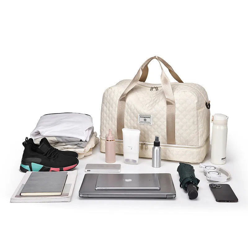 Large Oxford cloth travel bag in a solid colour showing its spacious design and street style details.