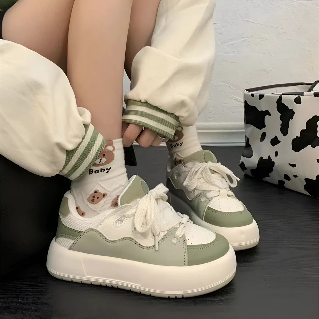 Green women's casual flat shoes with PU mesh uppers and non-slip soles