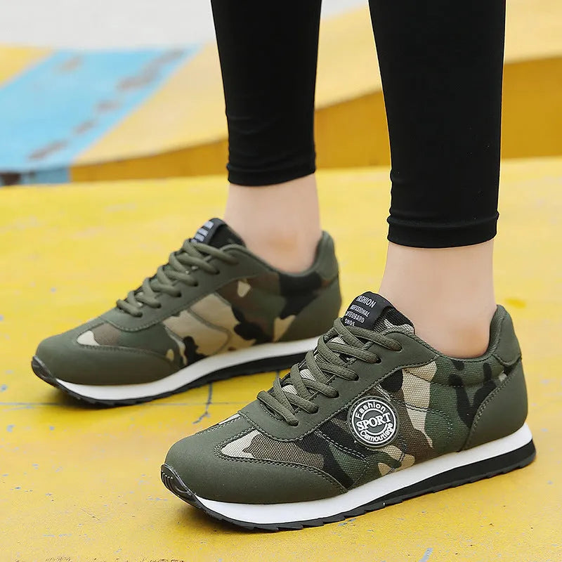 Camouflage pattern suede running shoes with mesh lining and foam sole