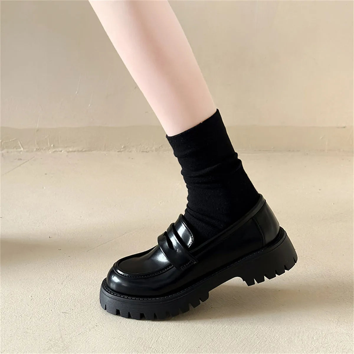 Women's chunky heel platform British style leather shoes with low heel and round toe in black