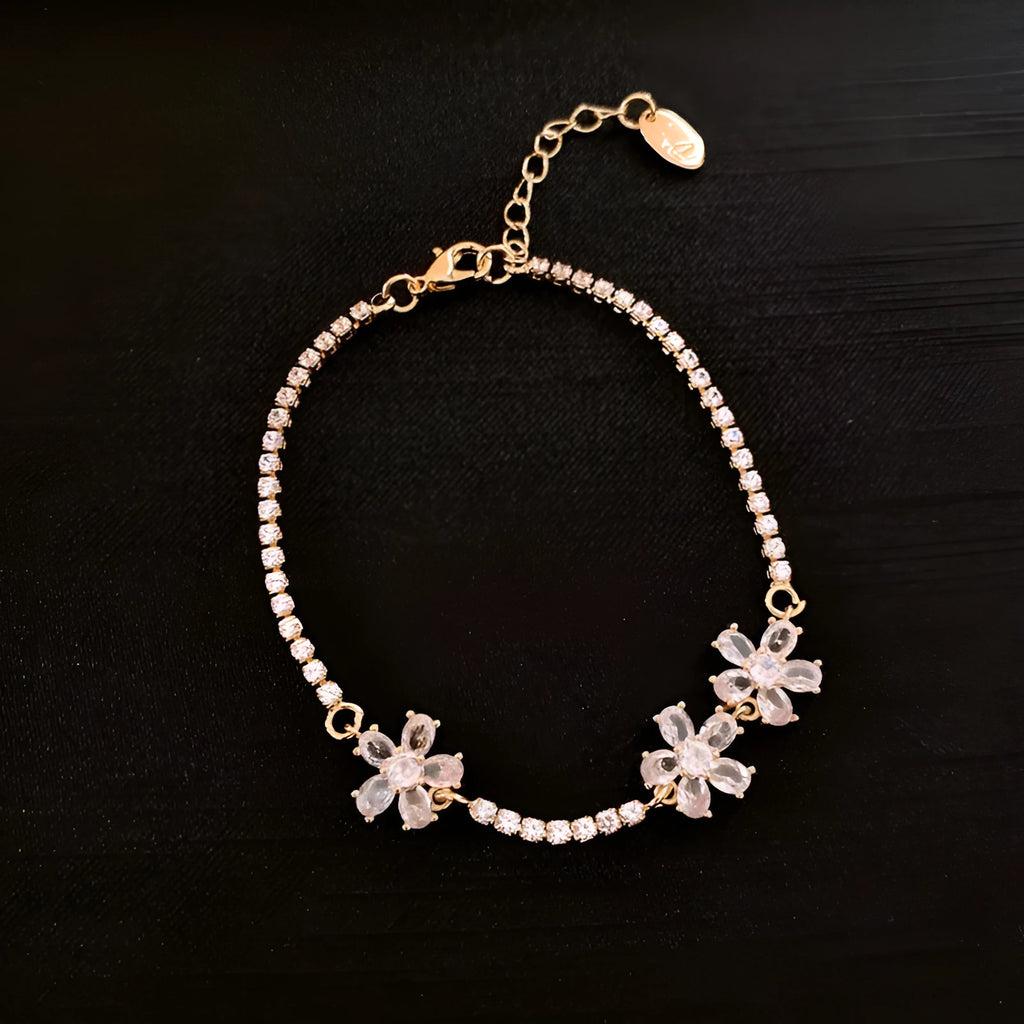 Gold geometric zircon bracelet for women with copper construction and quadrilateral design