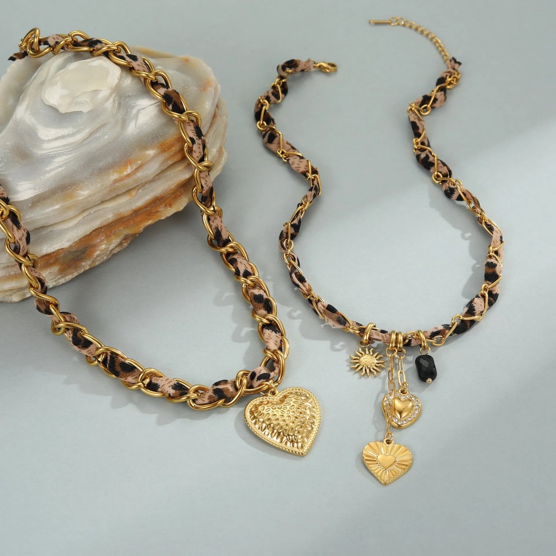 Women's stainless steel necklace with geometric leopard pendant and adjustable chain