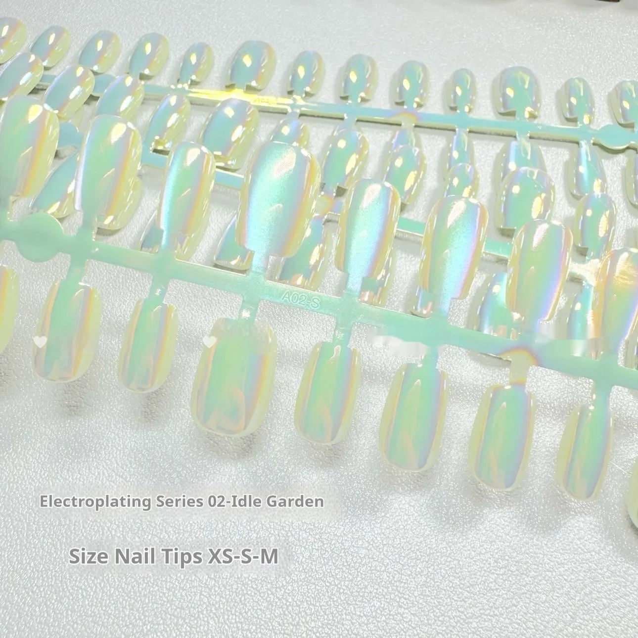 Electroplated Cat's Eye gel nails with Aurora armour effect in short ladder sizes